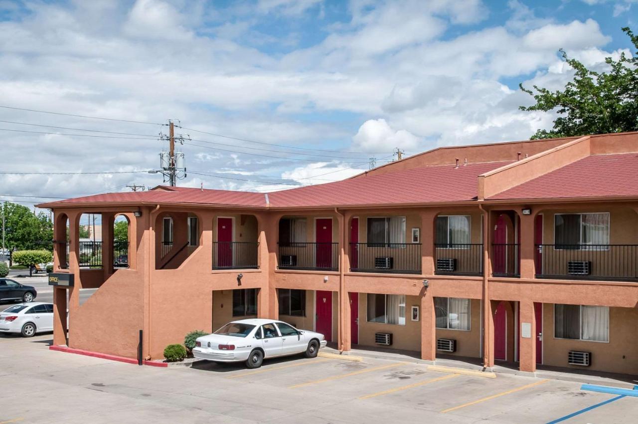 Econo Lodge Midtown Альбукерке Экстерьер фото